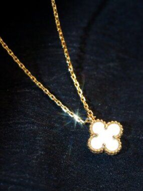 ✨ Van Cleef & Arpels White Necklace ✨